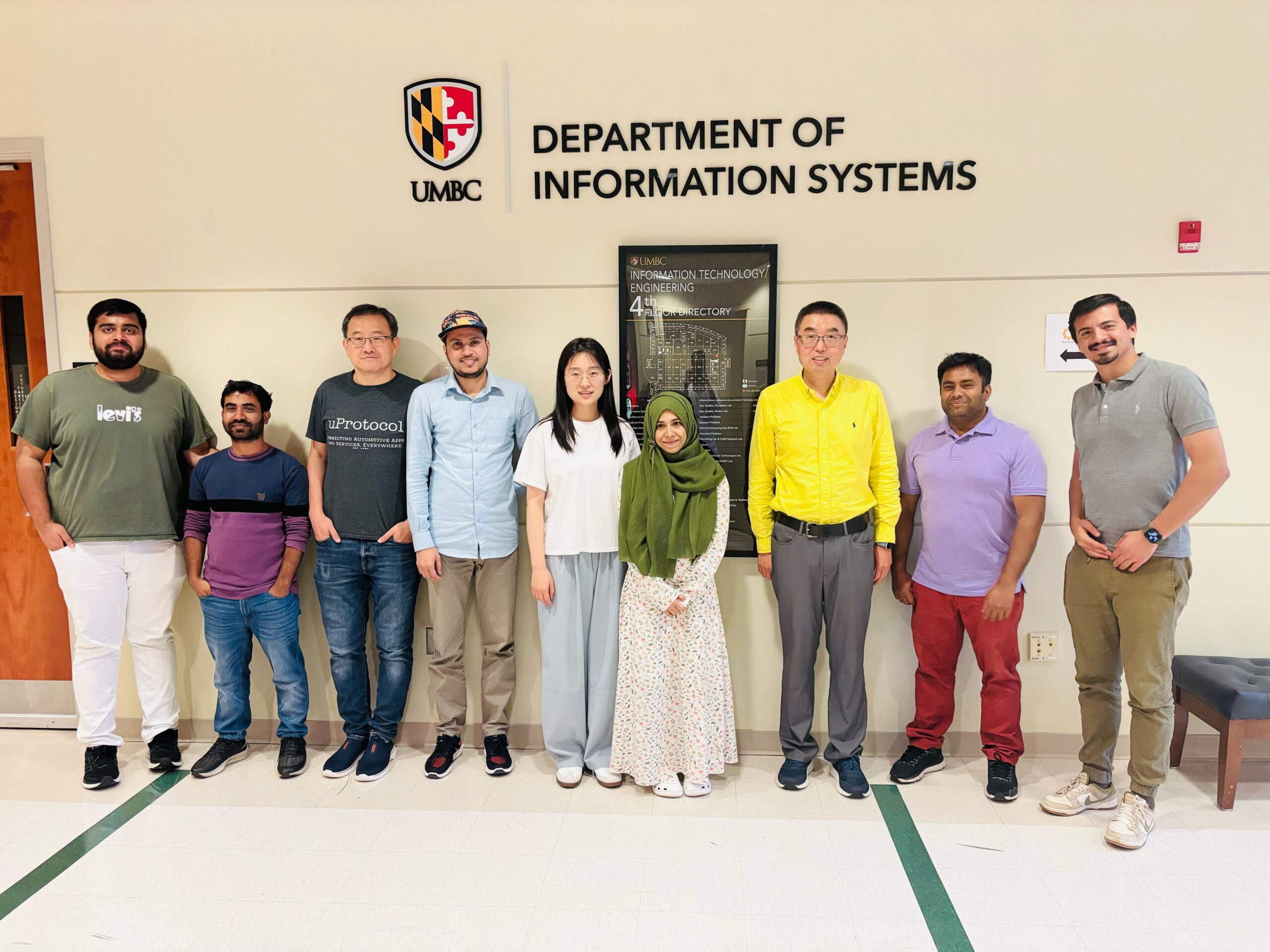 Group photo in Spring 2025